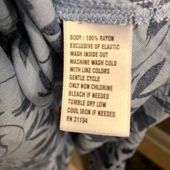 NEW DIRECTIONS-Size XL (14/16) Blue Floral Peasant Top-Bell Sleeve- Off Shoulder - Picture 12 of 12